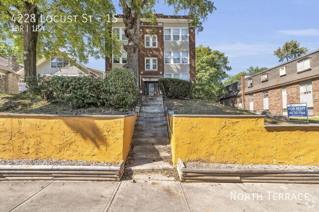 Building Photo - ? Hyde Park Living with Vintage Charm & Mo... Unit 1S Rental