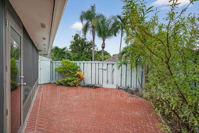 Photo - 1127 E Seminole Ave Unit Apt 8A