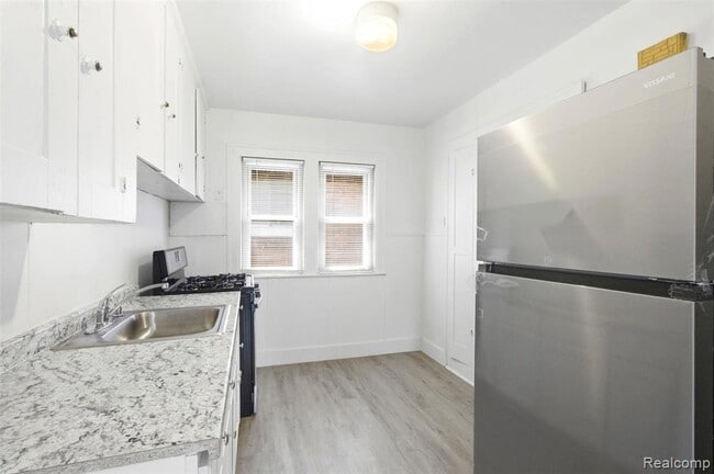 Photo - 17214 Roselawn St