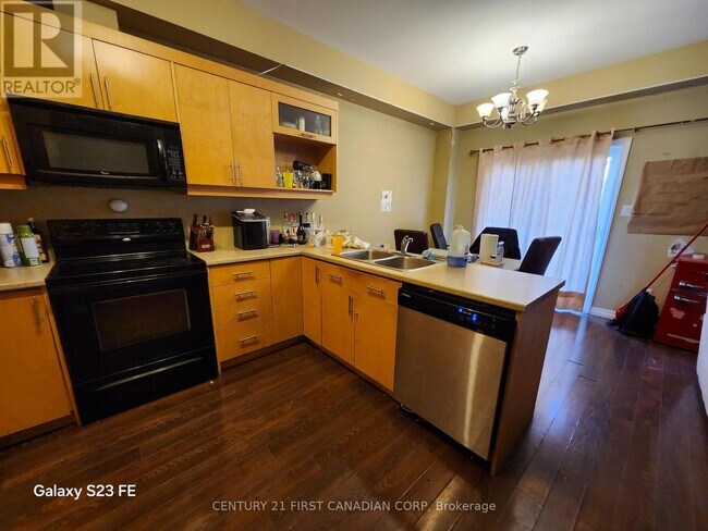 Photo - 112 N Centre Rd