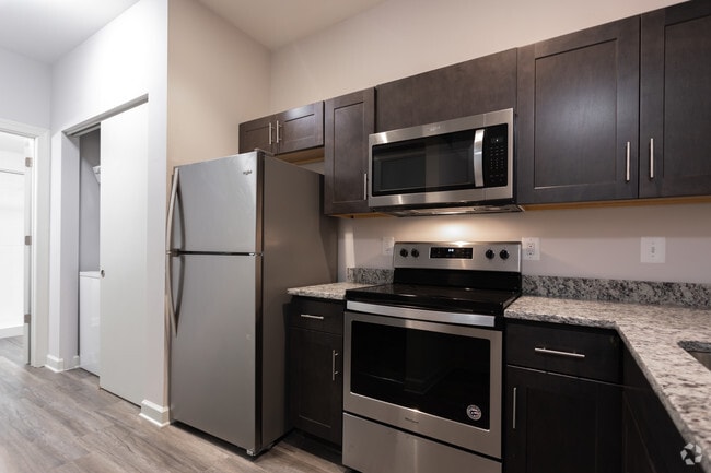 405 W Redwood Apartments