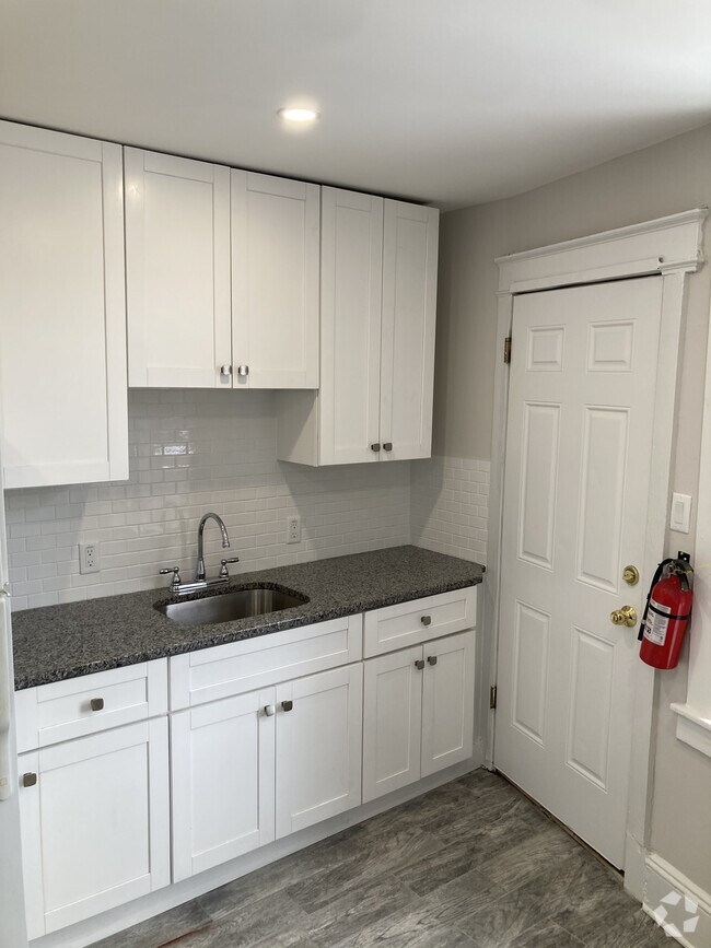 Building Photo - 34 North Ave W Unit 2R Rental
