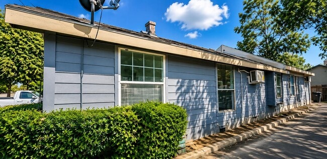 Photo - 2704 Keeler St
