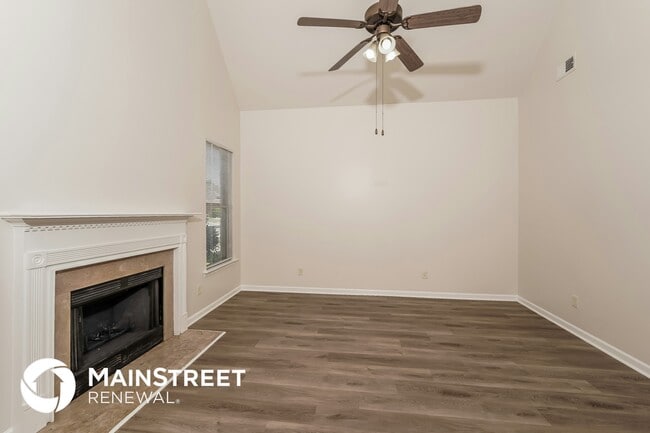 Photo - 1076 Washington Dr