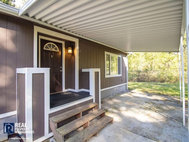 Photo - 2 Bed / 2 Bath Home with 4-Car Garage, Large Yard & RV Parking in Graham!