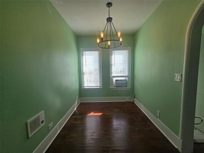 Photo - 725 Broadway Avenue J