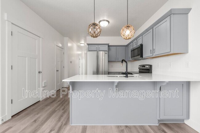 Photo - 547 N 360 W