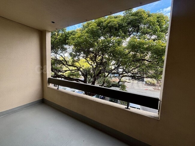 Photo - 466 Crescent St Unidad 207