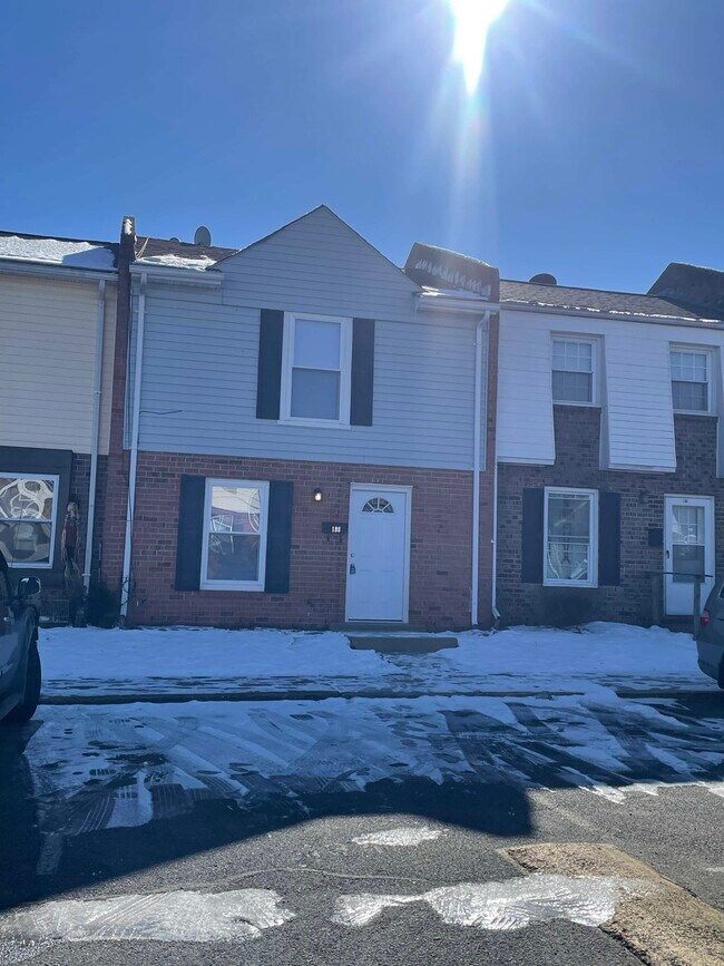 Photo - 134 Hickok Cir