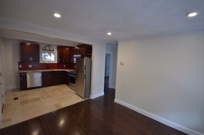 Photo - 130 Brooks St