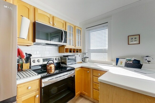Building Photo - 28 Hall Ave Unit 1 Rental