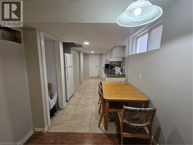 Photo - 300 Countrystone Crescent