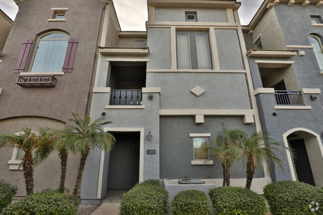 Building Photo - Tri Level, 2bd, 2.5ba condo Unit 1202