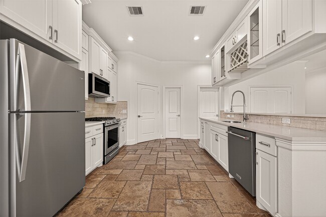 Photo - 2211 Silverbonnet St