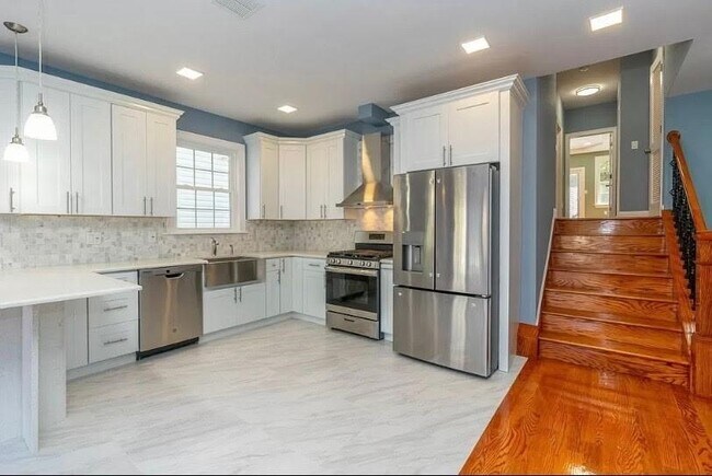 Photo - 210-215 5th St