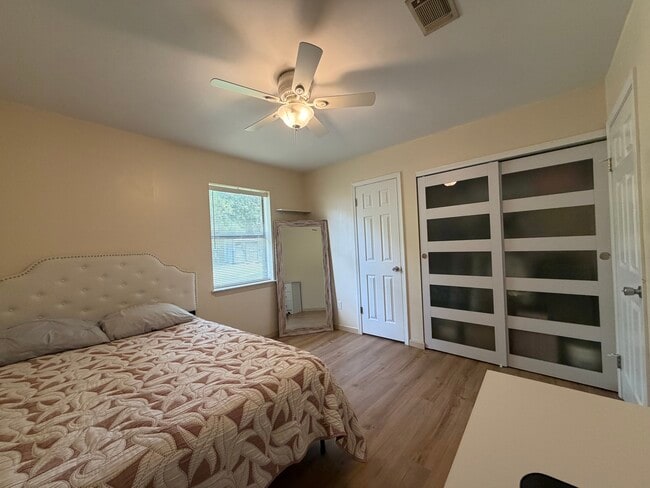 Photo - 921 Greenbriar Rd