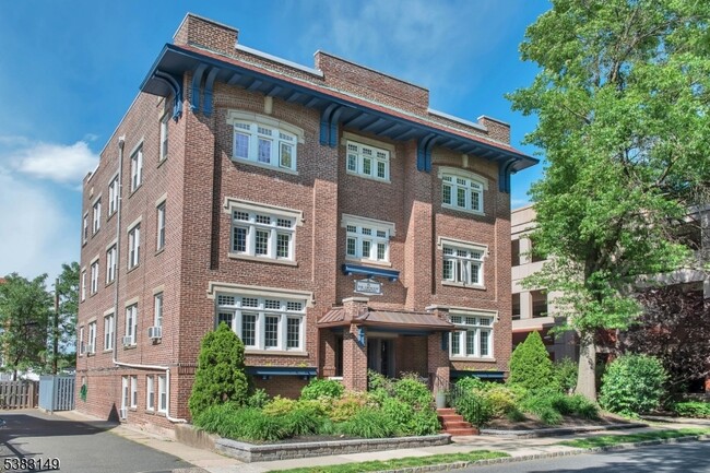 Building Photo - 15 The Crescent Unit 7 Rental