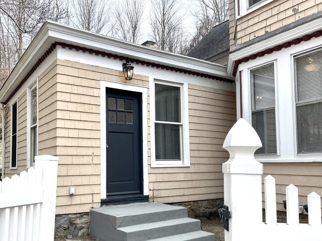 Building Photo - 611 NY-22 Rental