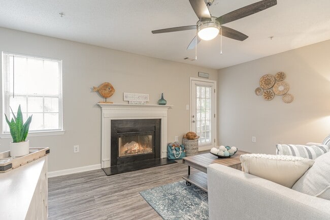 Litchfield Oaks Apartments