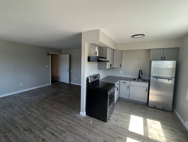 Photo - 813-817-817 N Ulster St Unidad 813-B