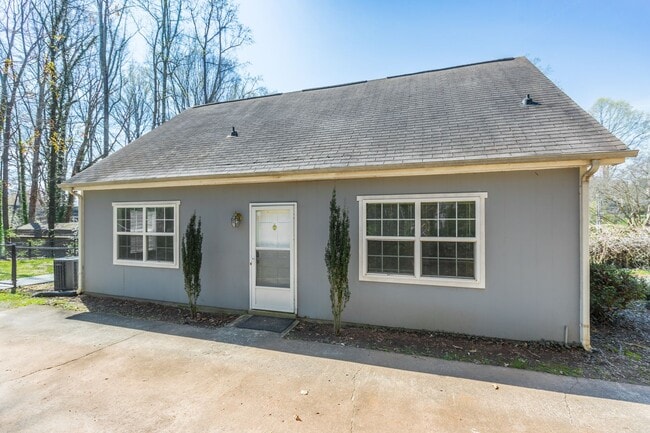 Photo - Spacious 3 bed 2 Bathroom House in Peace H...