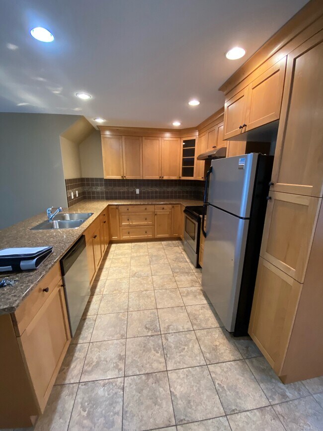 Photo - 11720-11102 102 St