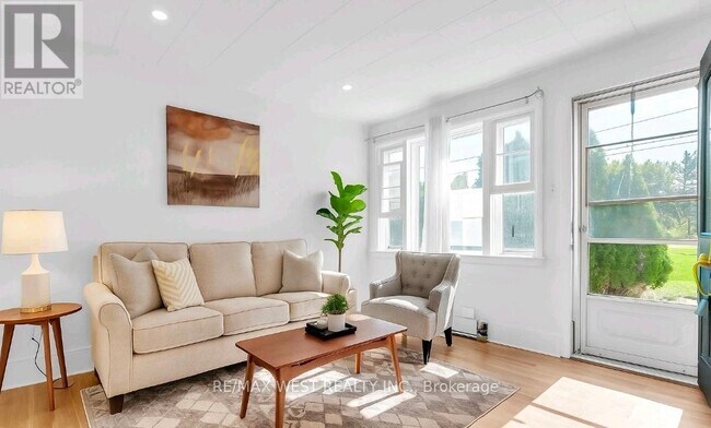 Photo - 328 Little Ave