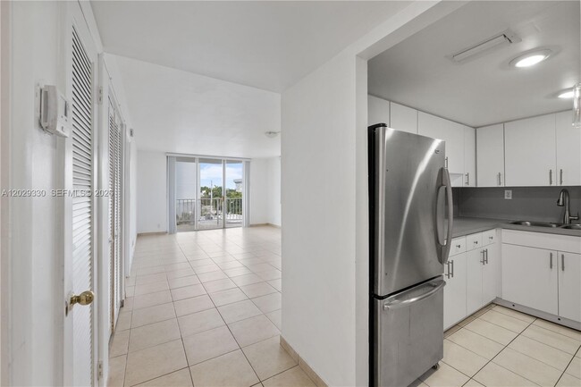 Building Photo - 16710 NE 9th Ave Unit 401
