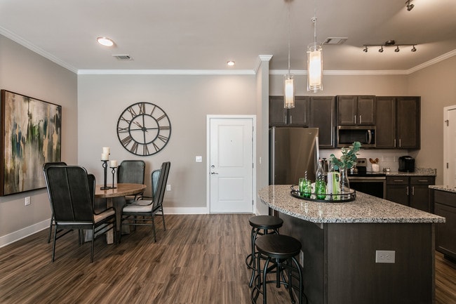 Photo - Vintage Foxland Apartments