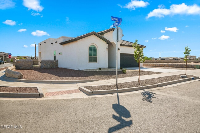 Photo - 874 Harpendem Dr