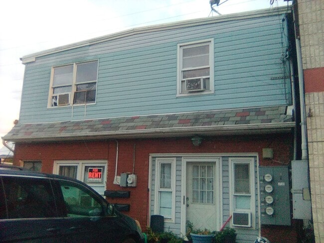 Building Photo - 516 Lincoln Hwy Unit 4