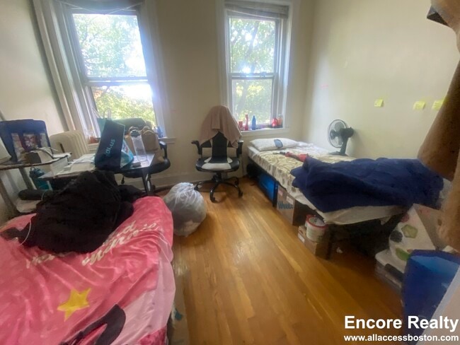 Building Photo - 364 Riverway Unit 16