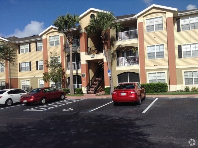 Building Photo - Oviedo Condo