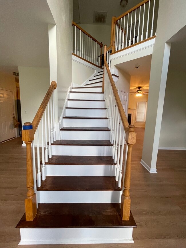 Photo - 412 Silvergrove Dr