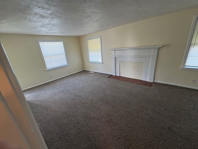 2401 Rugby Rd