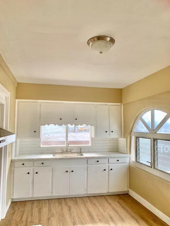 Photo - 2317 Wilshire St