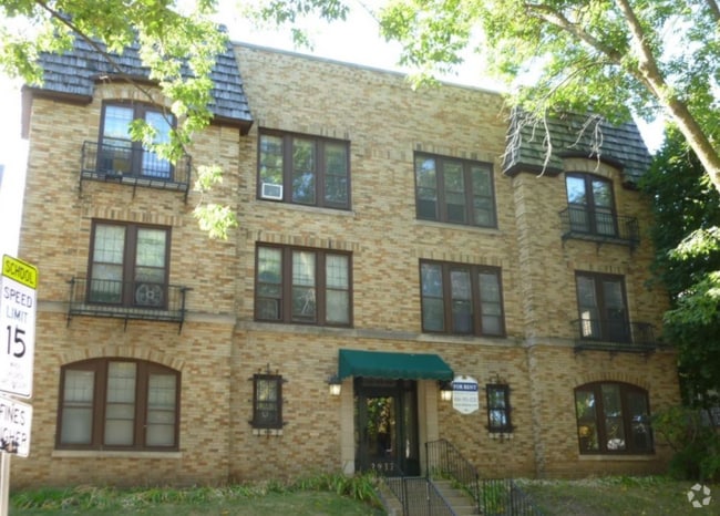 Building Photo - 2937 N Bartlett Ave Rental