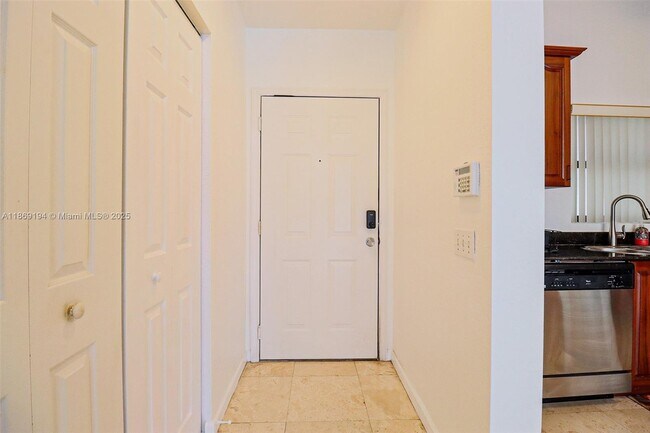 Photo - 1650 Presidential Way Unidad 210