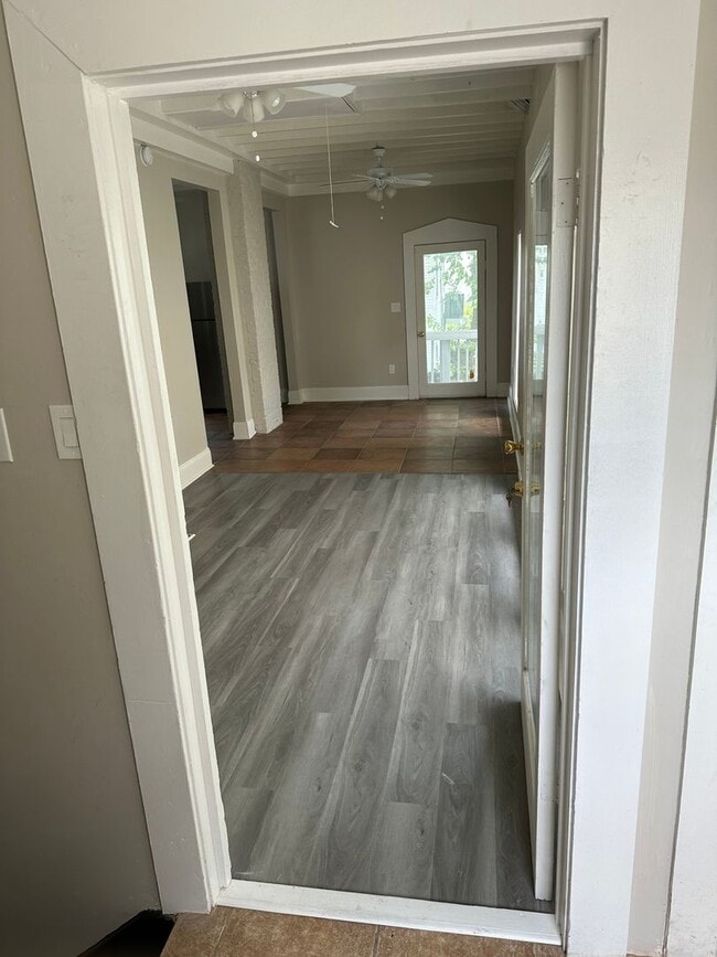 Photo - 3717-3719mag Unit 3717 UPPER