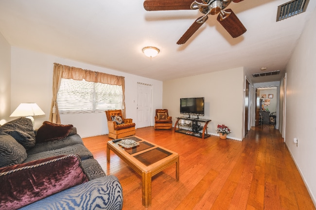Photo - 408 Pinewood Ave