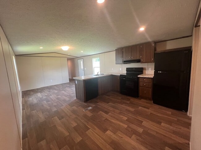 Building Photo - Get It Before It's Gone! Rental