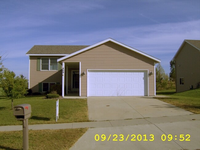 Building Photo - 4 Bdrm, Kasson, MN