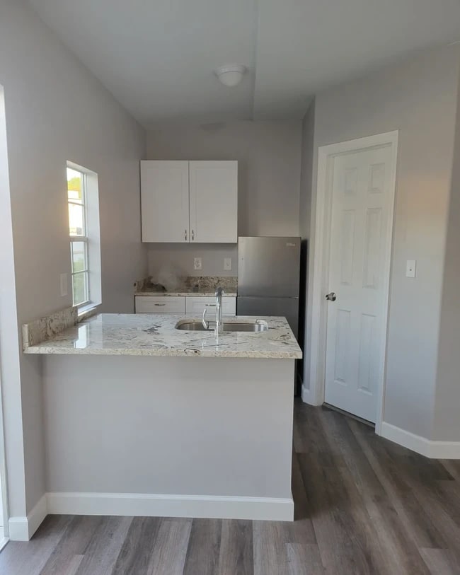 Building Photo - 19720 NW 40th Ct Unit efficiency