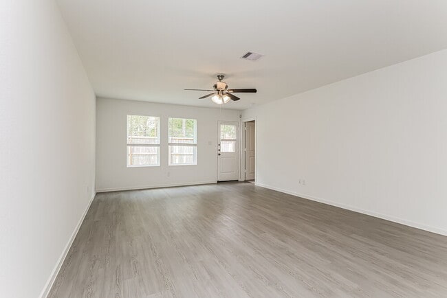 Photo - 1717 Lofty Cedar Ct