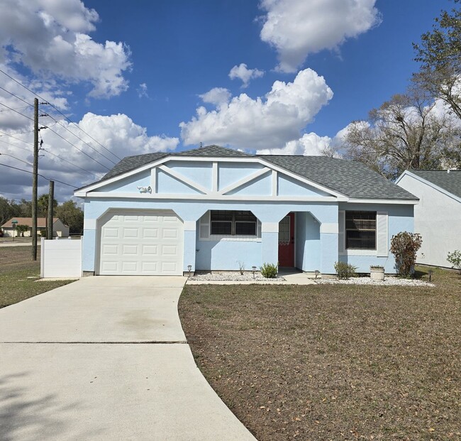 Building Photo - Charming 2 Bed / 1 Bath Annual Rental in Port Charlotte
