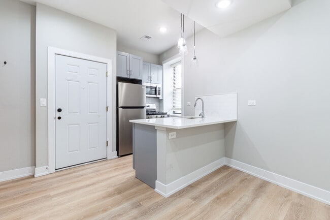 437 W Belden Ave Unit 3