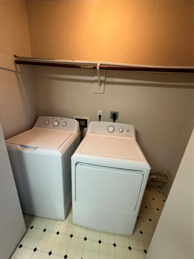 Building Photo - 4710 Salina St