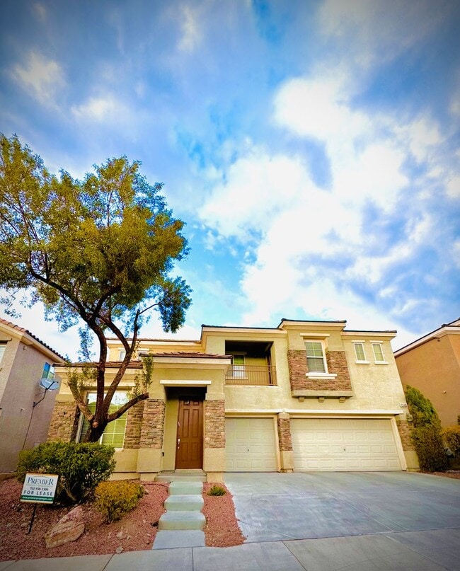 *WONDERFUL & LARGE 5 BEDROOM HOME W/ LARGE... - *WONDERFUL & LARGE 5 BEDROOM HOME W/ LARGE...