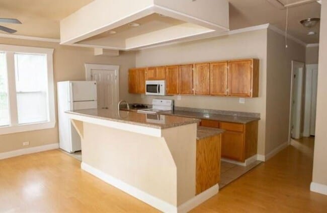 Photo - 128 E Gregg St