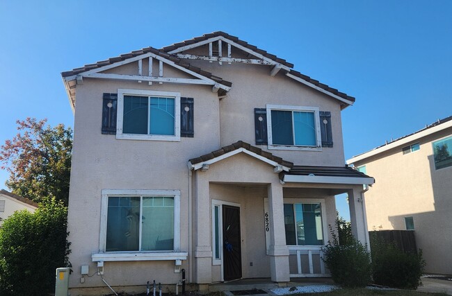 4 Bedroom Home in Elk Grove - 4 Bedroom Home in Elk Grove